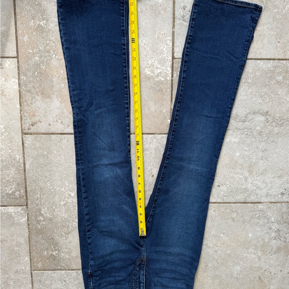 Madewell Women's “skinny Flare”
Jeans - Dark Blue